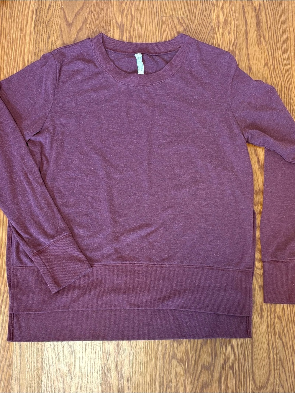 Alo Yoga comfy Burgundy fall Crewneck Sweatshirt Fits Like Large athleisure cozy